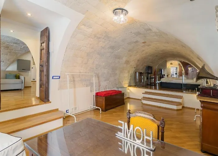 Palazzo Di Citta * בארי