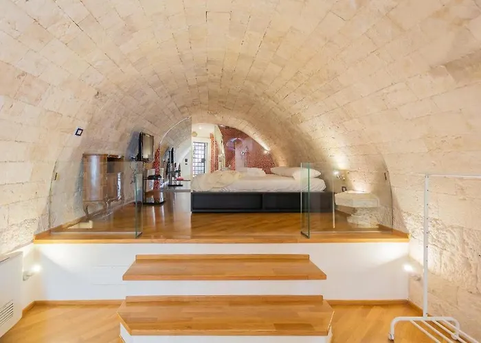 Palazzo Di Citta * בארי